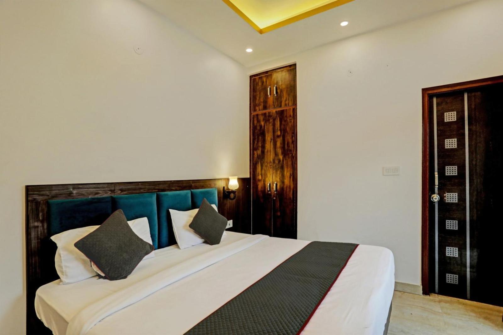 Hotel Golden Prime King New Delhi Exteriör bild