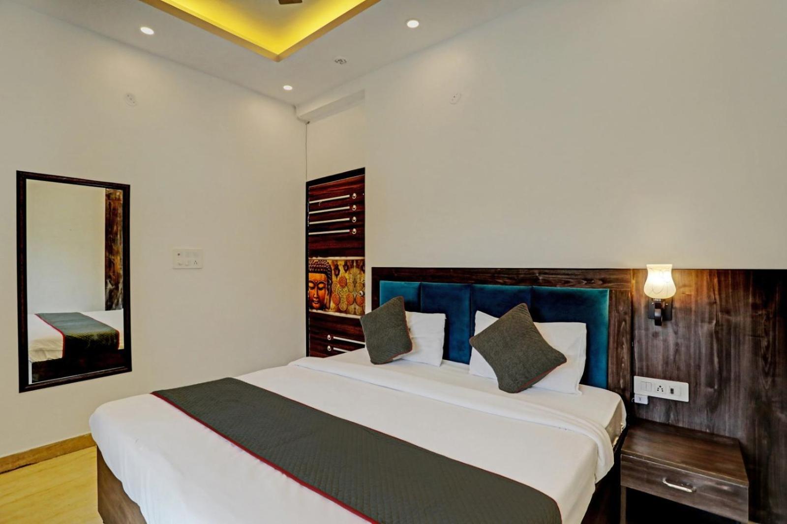 Hotel Golden Prime King New Delhi Exteriör bild