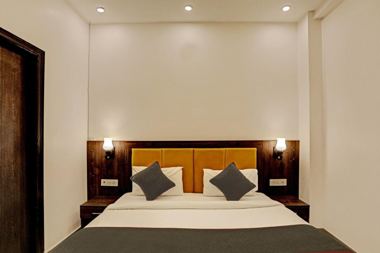 Hotel Golden Prime King New Delhi Exteriör bild