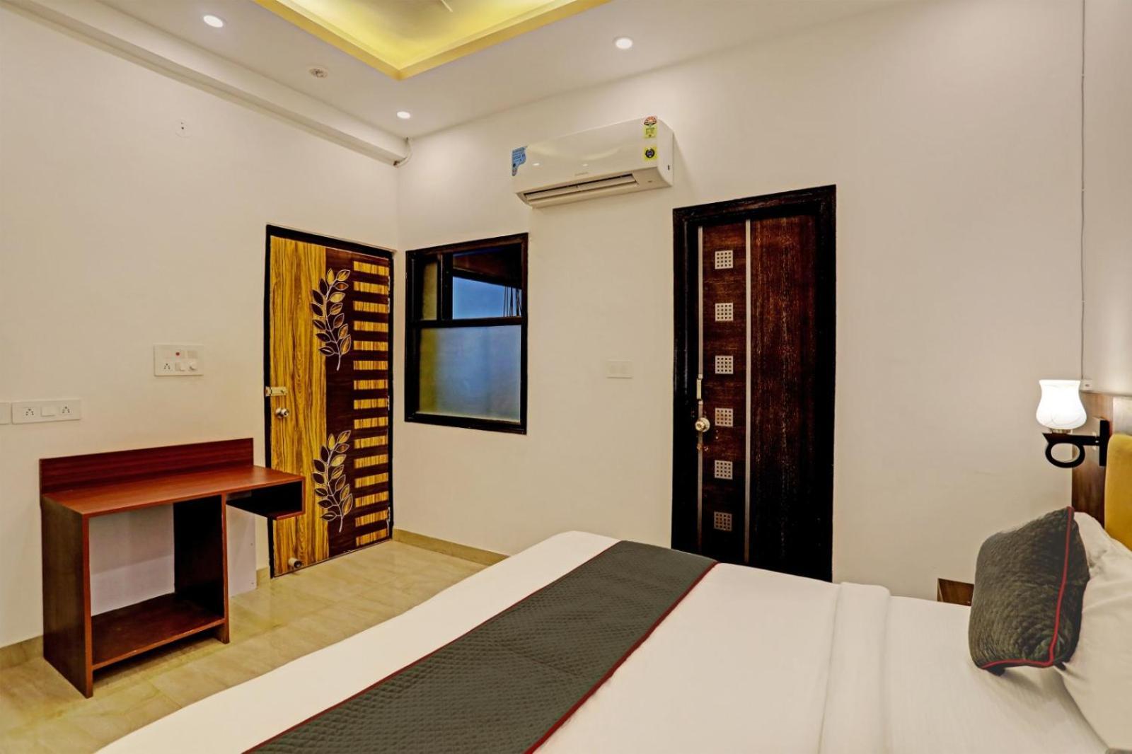 Hotel Golden Prime King New Delhi Exteriör bild